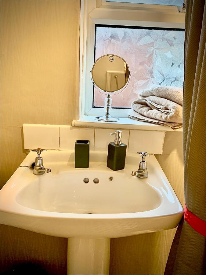 Double Room Bentilee Bucknall  外观 照片