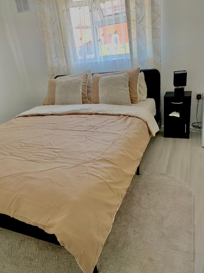 Double Room Bentilee Bucknall  外观 照片