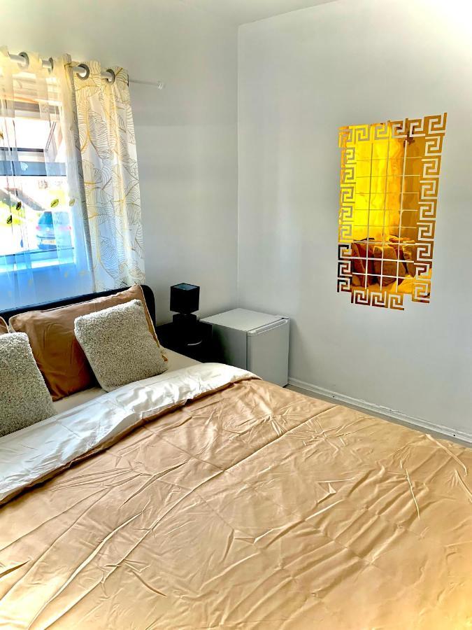 Double Room Bentilee Bucknall  外观 照片